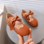 mocassins bébé design nœud